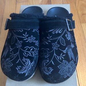 Johnny Was Black Floral woman's mules